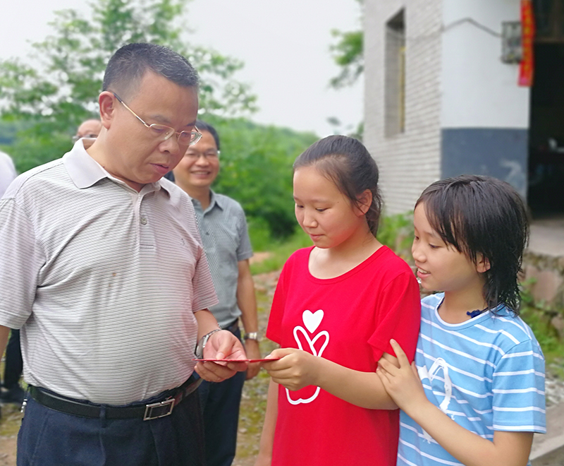 開(kāi)良方拔窮根 精準(zhǔn)扶貧顯成效